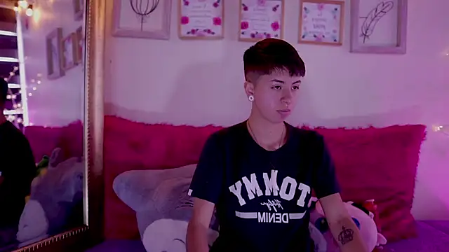 Snapshot of tommy_blue chatting on March 15, 4:21 pm tommy blue online show from March 15, 4:21 pm