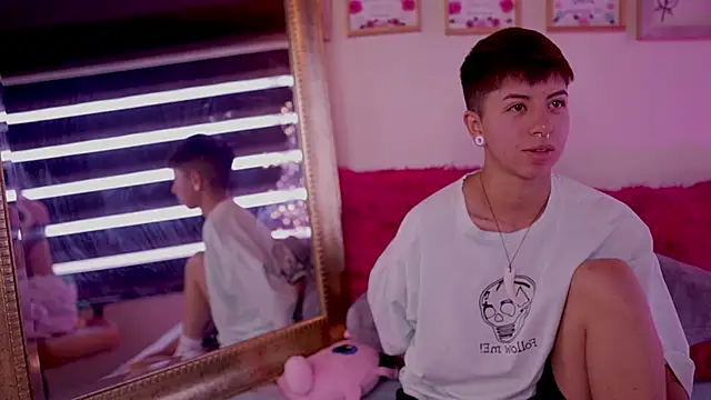 Snapshot of tommy_blue chatting on March 18, 4:04 pm tommy blue online show from March 18, 4:04 pm