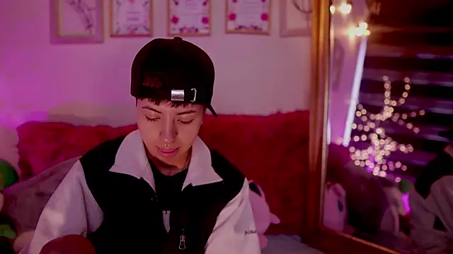 Snapshot of tommy_blue chatting on March 19, 12:34 pm tommy blue online show from March 19, 12:34 pm