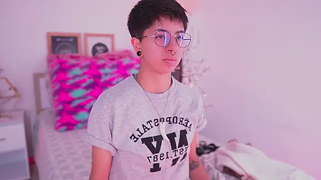 Snapshot of tommy_blue chatting on September 11, 1:28 am tommy blue online show from September 11, 1:28 am