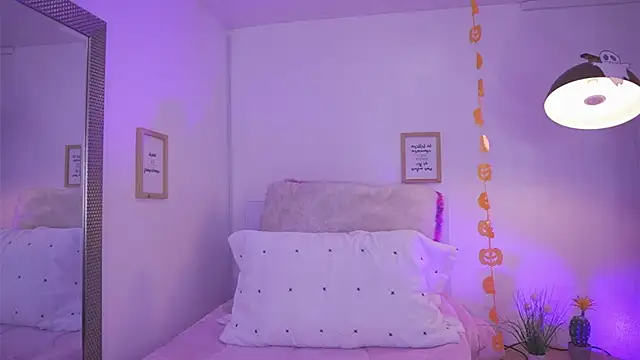 Snapshot of tommy_blue chatting on October 22, 1:00 pm tommy blue online show from October 22, 1:00 pm