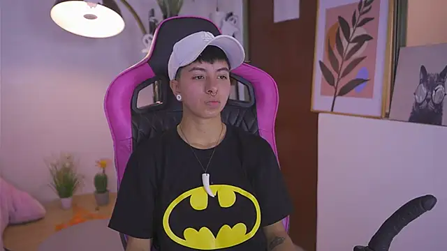 Snapshot of tommy_blue chatting on November 4, 12:26 pm tommy blue online show from November 4, 12:26 pm