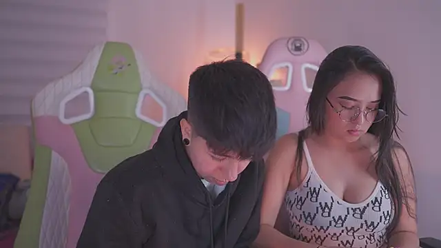 Snapshot of tommy_blue chatting on November 28, 2:53 pm tommy blue online show from November 28, 2:53 pm