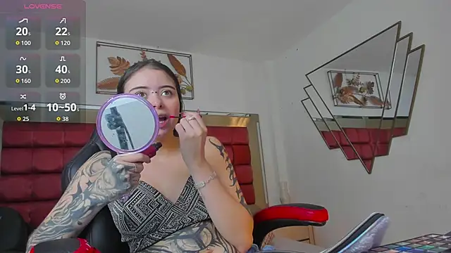 Snapshot of SaskiaGrendel chatting on April 13, 11:21 pm SaskiaGrendel online show from April 13, 11:21 pm