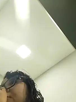 Snapshot of viviksmel chatting on December 4, 2:15 pm viviksmel online show from December 4, 2:15 pm