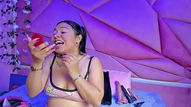 Snapshot of _Violeta_18 chatting on October 17, 3:20 am Violeta 18 online show from October 17, 3:20 am