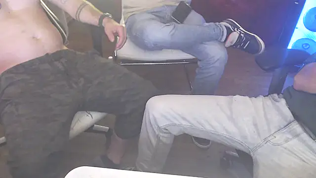 Snapshot of weknowourworth6999 chatting on September 11, 5:57 pm weknowourworth6999 online show from September 11, 5:57 pm