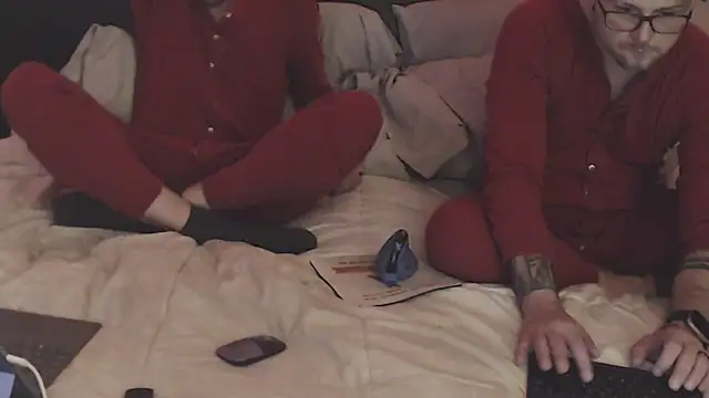 Snapshot of weknowourworth6999 chatting on October 2, 3:24 am weknowourworth6999 online show from October 2, 3:24 am