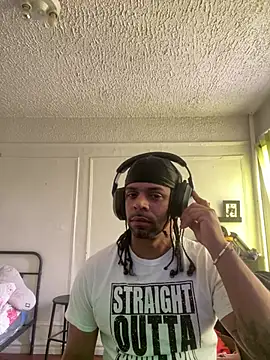 Snapshot of Nitobooy77 chatting on May 6, 3:39 pm Nitobooy77 online show from May 6, 3:39 pm