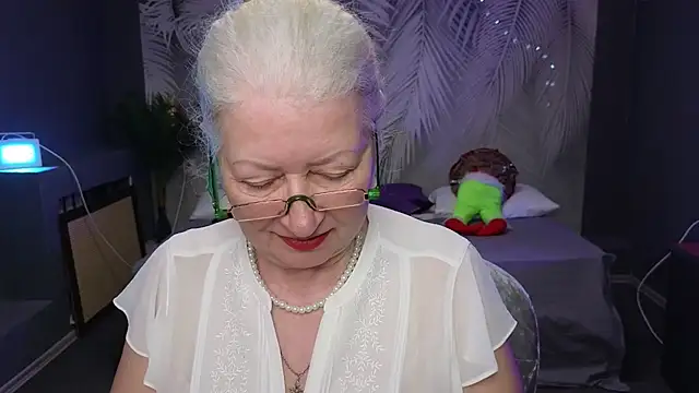 Maya Mayflower online show from March 8, 3:24 pm