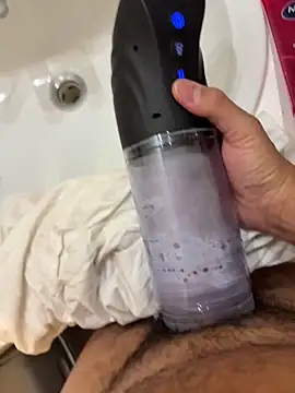 Snapshot of Runstat chatting on March 15, 10:55 pm Runstat online show from March 15, 10:55 pm