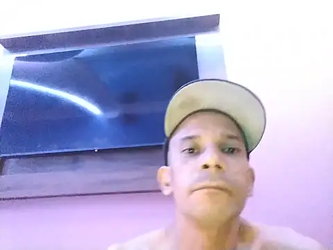 Snapshot of karlossan24 chatting on August 2, 3:54 pm karlossan24 online show from August 2, 3:54 pm