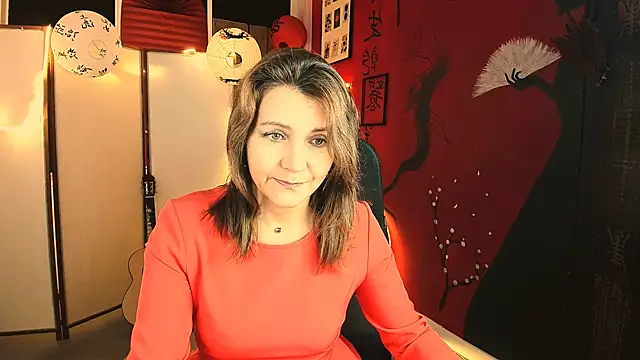 NicoleHitman online show from October 19, 5:30 am