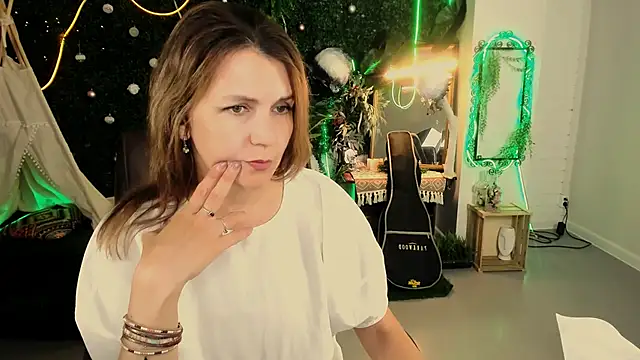 NicoleHitman online show from May 6, 1:16 pm