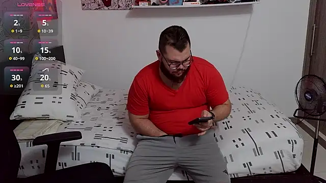 Snapshot of Edmund98 chatting on February 1, 1:37 am Edmund98 online show from February 1, 1:37 am