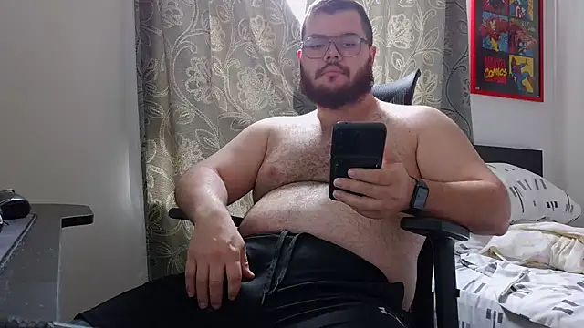 Snapshot of Edmund98 chatting on February 6, 6:22 pm Edmund98 online show from February 6, 6:22 pm