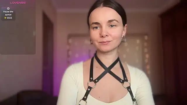 lanaloulou online show from September 21, 1:46 pm