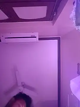 Snapshot of horniestboi chatting on March 4, 9:21 pm horniestboi online show from March 4, 9:21 pm