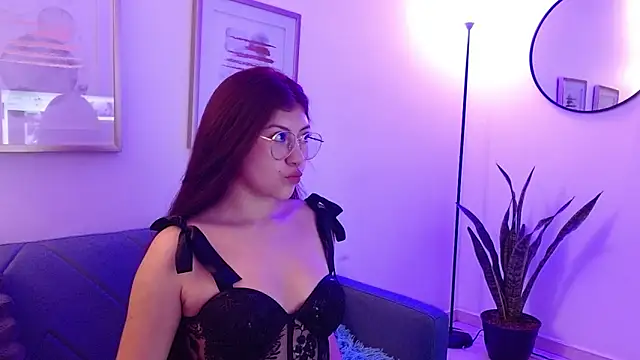 Snapshot of BellaRosee__ chatting on March 6, 1:37 am BellaRosee online show from March 6, 1:37 am