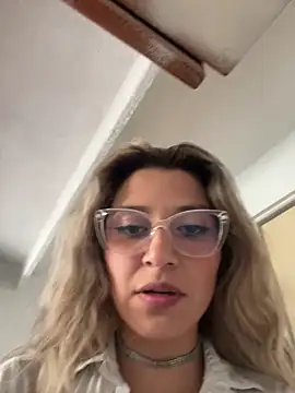 Isabella Varella online show from January 5, 5:27 pm