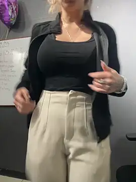 Isabella Varella online show from January 7, 12:40 pm