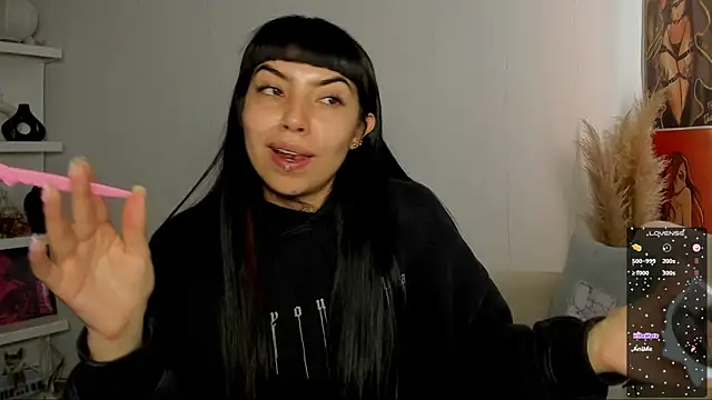 Saraa Desiree online show from September 18, 1:35 pm