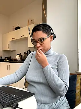 Melia Rayne online show from November 19, 12:05 pm