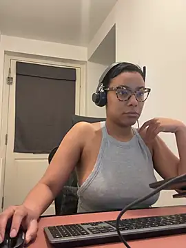 Snapshot of Melia_Rayne chatting on February 16, 11:06 am Melia Rayne online show from February 16, 11:06 am