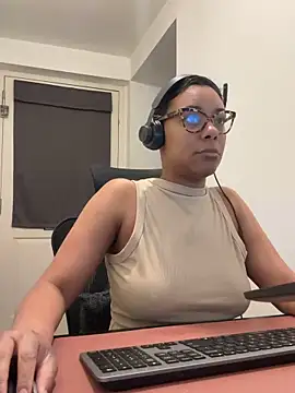 Snapshot of Melia_Rayne chatting on February 17, 10:45 am Melia Rayne online show from February 17, 10:45 am