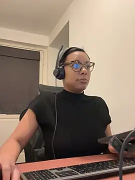 Snapshot of Melia_Rayne chatting on February 20, 11:22 am Melia Rayne online show from February 20, 11:22 am