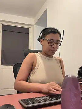 Snapshot of Melia_Rayne chatting on March 5, 10:44 am Melia Rayne online show from March 5, 10:44 am