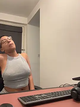 Snapshot of Melia_Rayne chatting on March 6, 10:34 am Melia Rayne online show from March 6, 10:34 am