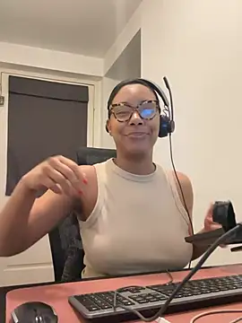 Snapshot of Melia_Rayne chatting on March 10, 10:20 am Melia Rayne online show from March 10, 10:20 am