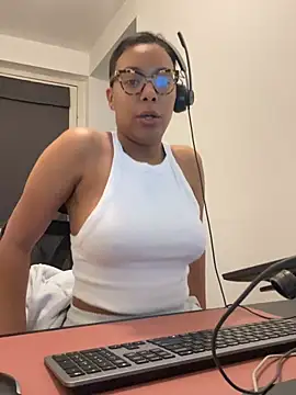 Snapshot of Melia_Rayne chatting on March 12, 10:43 am Melia Rayne online show from March 12, 10:43 am