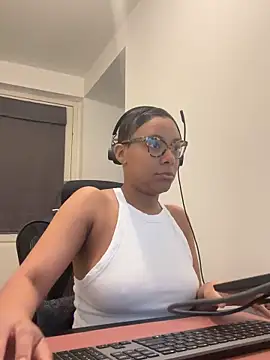 Snapshot of Melia_Rayne chatting on March 17, 10:29 am Melia Rayne online show from March 17, 10:29 am