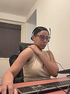 Snapshot of Melia_Rayne chatting on March 18, 10:40 am Melia Rayne online show from March 18, 10:40 am