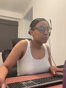 Snapshot of Melia_Rayne chatting on March 19, 10:52 am Melia Rayne online show from March 19, 10:52 am