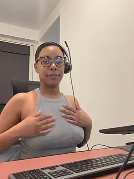 Snapshot of Melia_Rayne chatting on March 20, 10:42 am Melia Rayne online show from March 20, 10:42 am