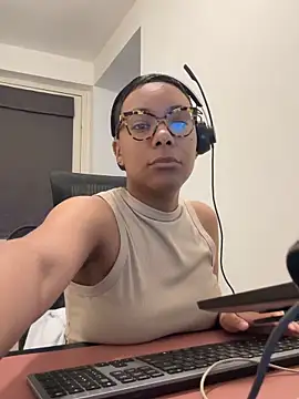 Snapshot of Melia_Rayne chatting on March 24, 10:20 am Melia Rayne online show from March 24, 10:20 am