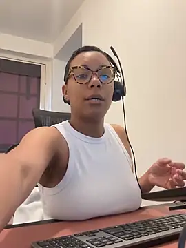 Snapshot of Melia_Rayne chatting on March 30, 9:32 am Melia Rayne online show from March 30, 9:32 am