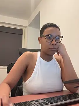 Snapshot of Melia_Rayne chatting on April 1, 9:10 am Melia Rayne online show from April 1, 9:10 am