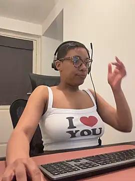 Snapshot of Melia_Rayne chatting on April 3, 11:08 am Melia Rayne online show from April 3, 11:08 am