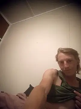 Snapshot of BlateRepulse chatting on October 25, 6:35 pm BlateRepulse online show from October 25, 6:35 pm