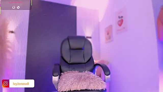 Snapshot of IvyJonesX chatting on March 10, 11:10 pm IvyJonesX online show from March 10, 11:10 pm