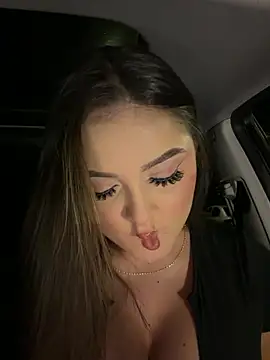 Snapshot of IvyJonesX chatting on April 4, 12:31 am IvyJonesX online show from April 4, 12:31 am