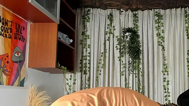 Snapshot of SarahLynn7 chatting on February 15, 10:50 pm SarahLynn7 online show from February 15, 10:50 pm