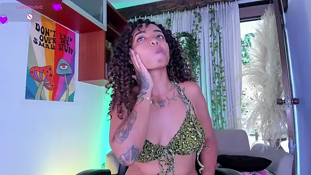 Snapshot of SarahLynn7 chatting on March 21, 10:46 pm SarahLynn7 online show from March 21, 10:46 pm