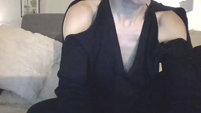 Valentinette online show from March 6, 9:11 pm