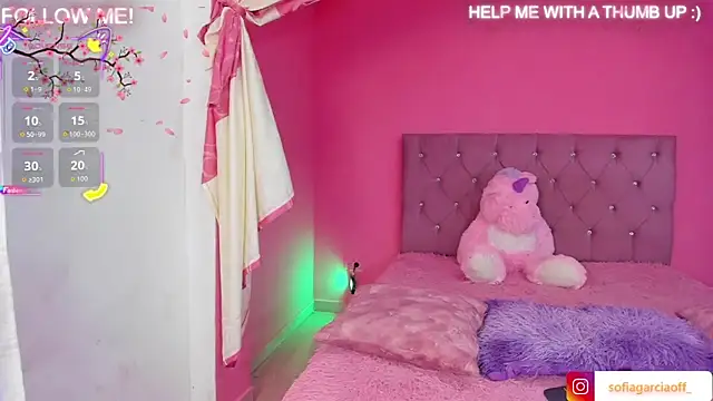 Snapshot of Moonroxe_ chatting on February 13, 11:34 pm Moonroxe online show from February 13, 11:34 pm