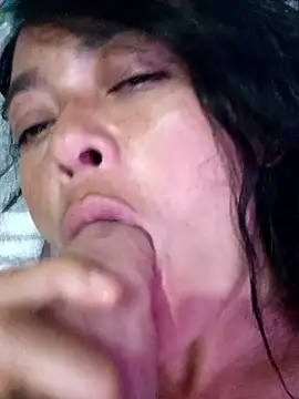 Snapshot of sarayulith chatting on June 20, 11:24 am sarayulith online show from June 20, 11:24 am